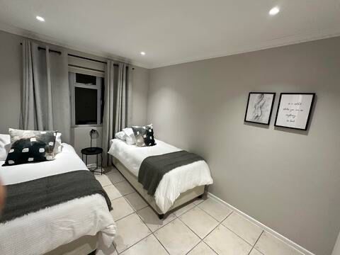 To Let 2 Bedroom Property for Rent in Heldervue Western Cape